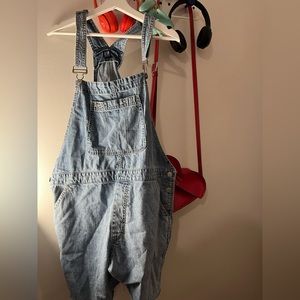 GAP Overall Slouchy Short Size XL